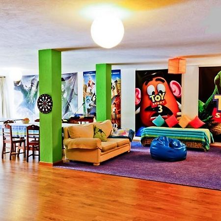 Coloured Studio Faro Bilik gambar