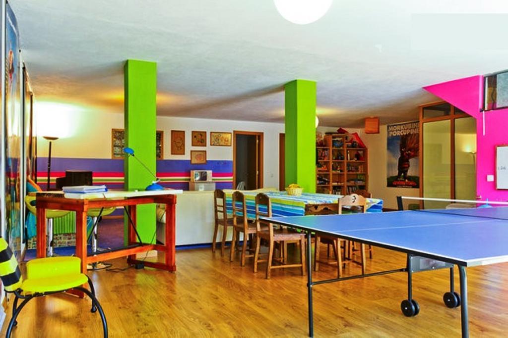 Coloured Studio Faro Bilik gambar