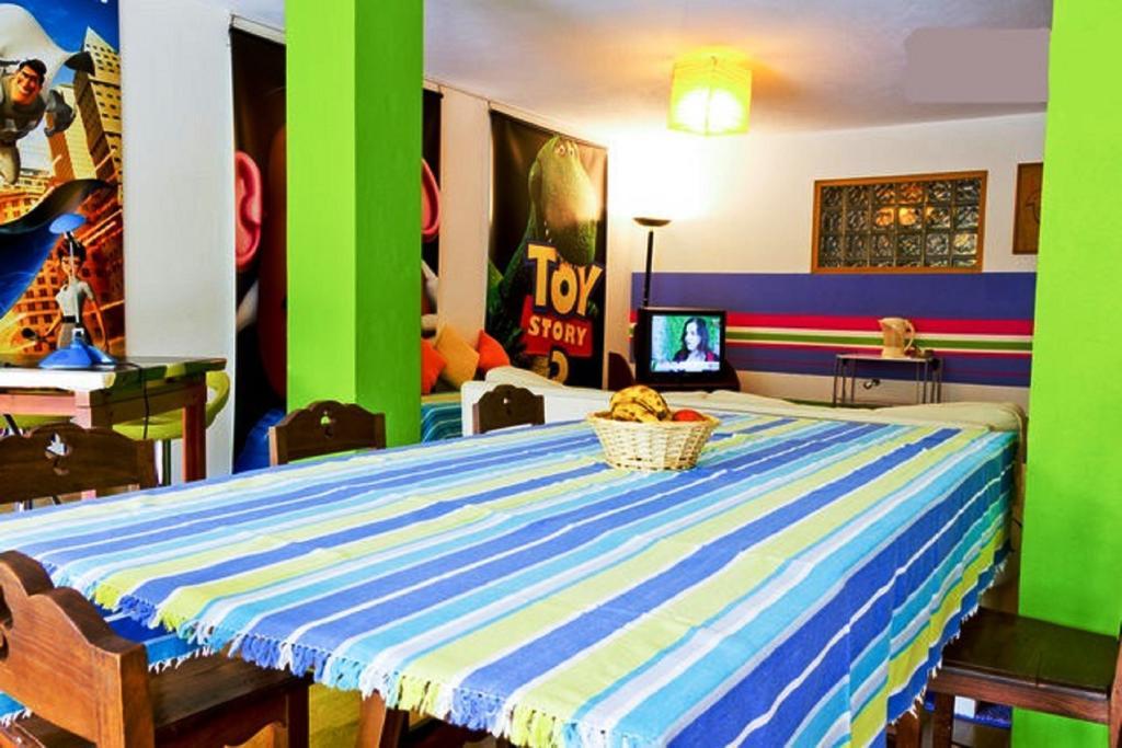 Coloured Studio Faro Bilik gambar
